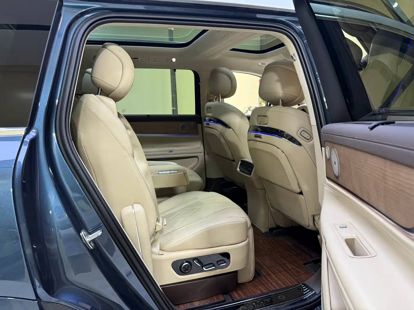 AITO Wenjie AITO M9 2024 Range Extender Ultra 52kWh 6-seater фото 8