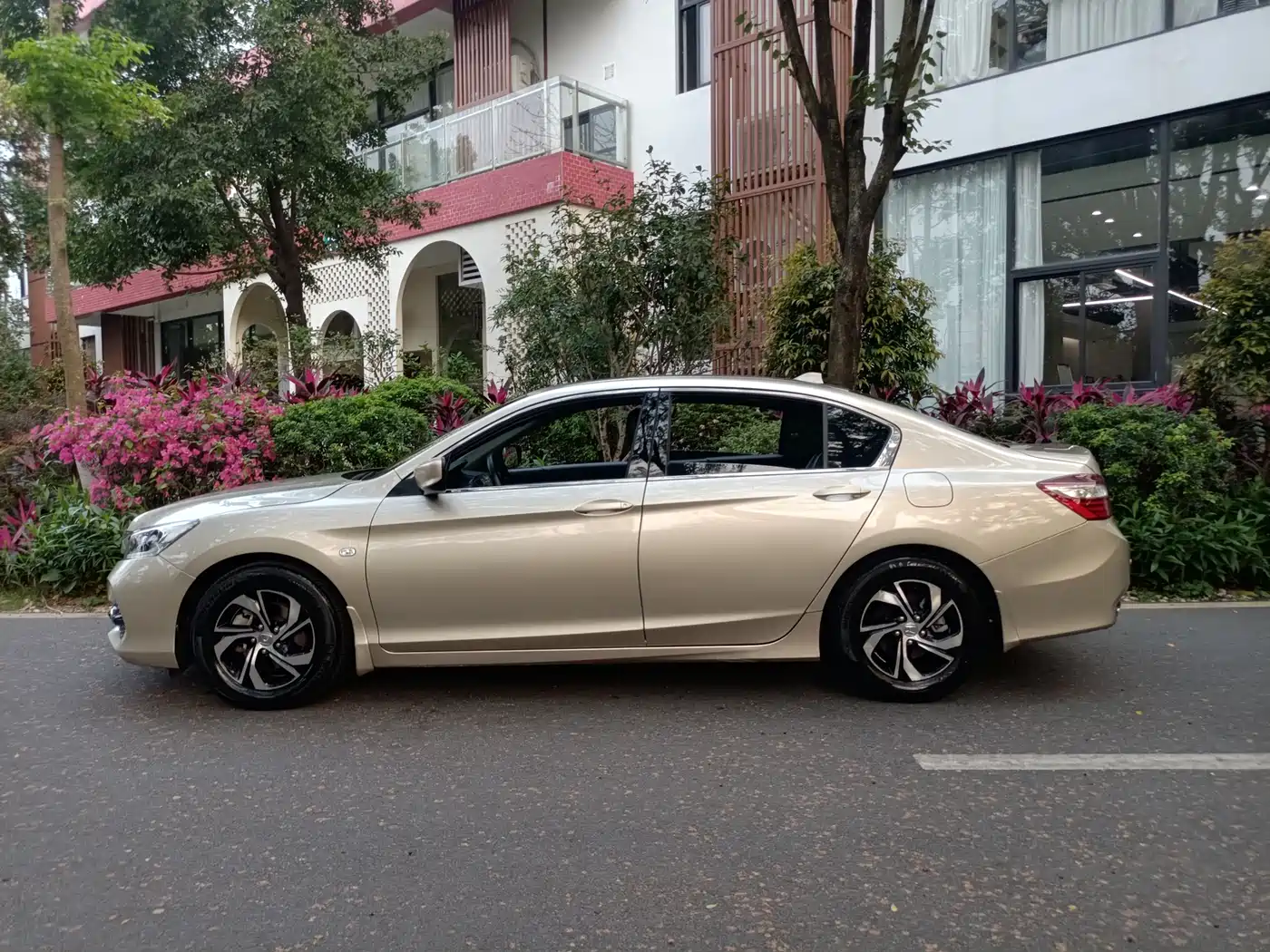 Фото 3 - Honda Accord