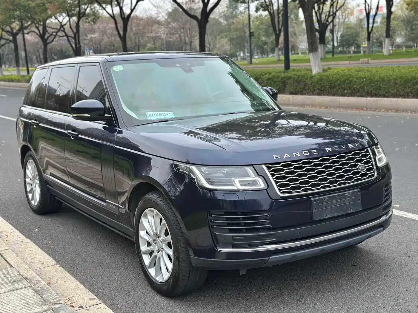 Land Rover Range Rover 2018 3.0 SC V6 Vogue Heritage Extended Edition фото 2