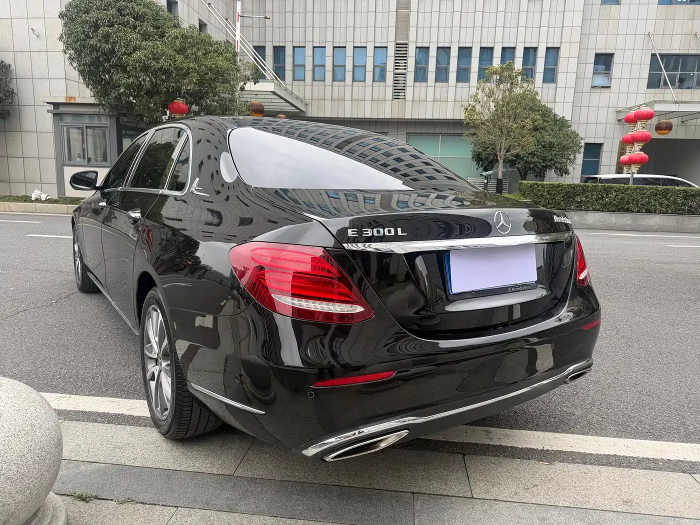 Mercedes-Benz E-Class 2019 E 300 L Fashion фото 7