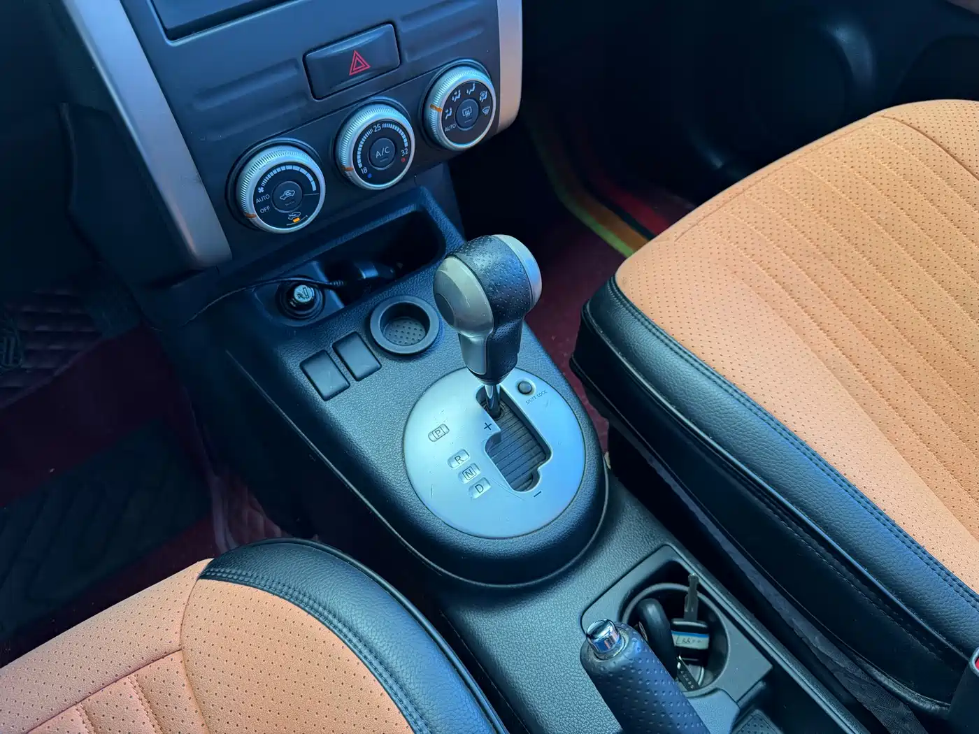 Dongfeng Fengdu MX6 2015 2015 2.0L CVT 2WD Excellence