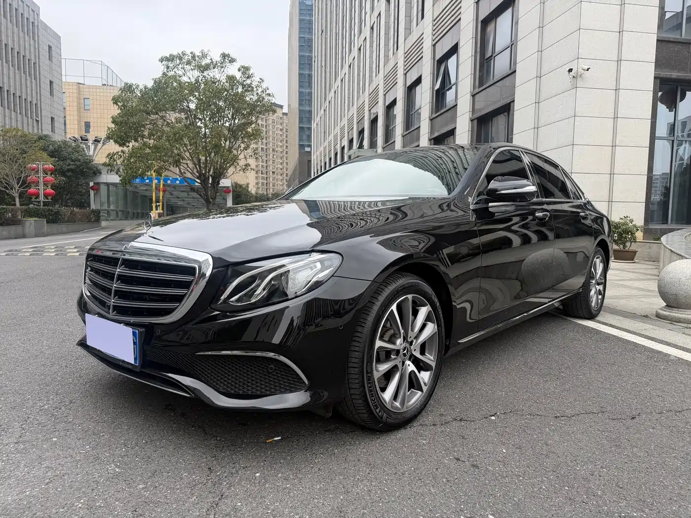 Mercedes-Benz E-Class 2019 E 300 L Fashion