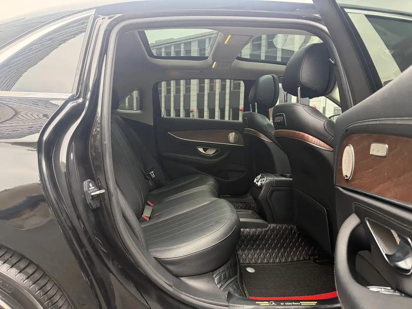 Mercedes-Benz E-Class 2019 E 300 L Fashion фото 15