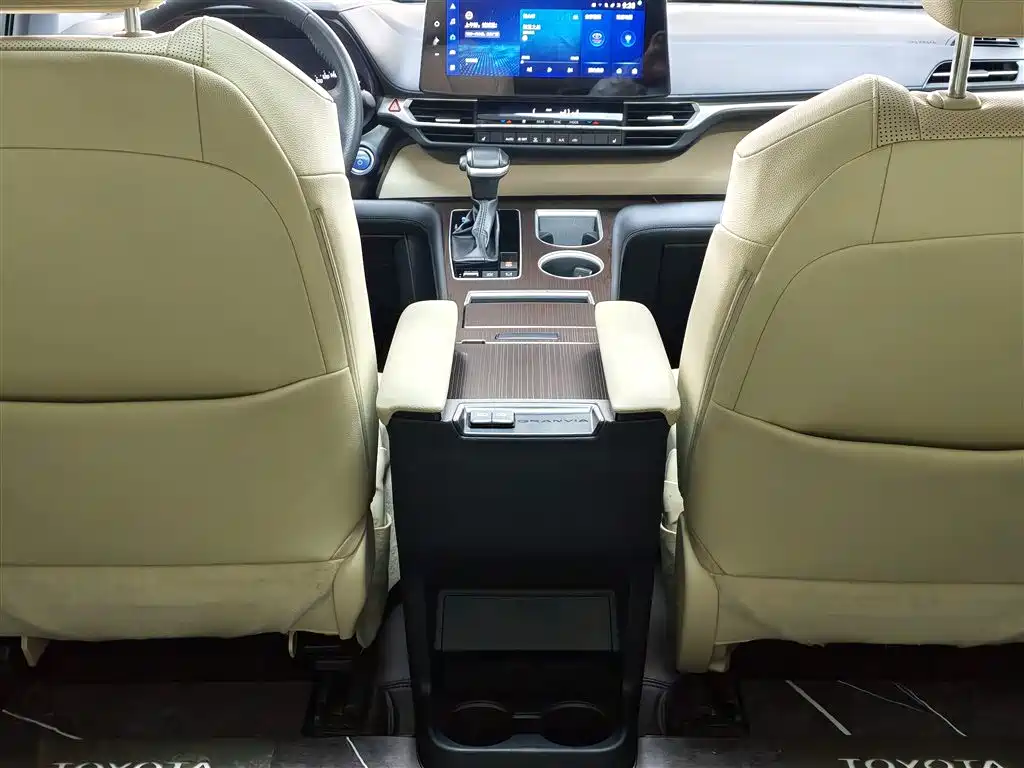 Toyota Granvia 2023 2.5L Hybrid Prestige PLUS Edition фото 9