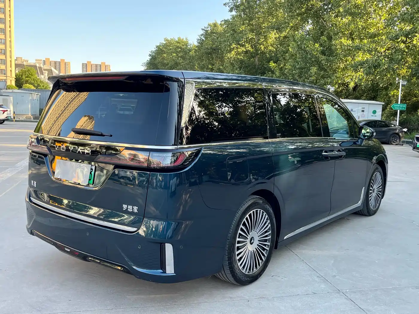 Voyah Auto Voyah Dreamer 2025 PHEV AWD Flagship Kunpeng Edition фото 11