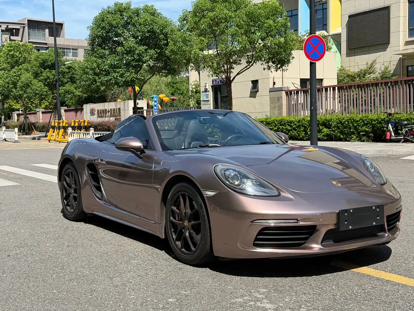 Photo 1 - Porsche 718