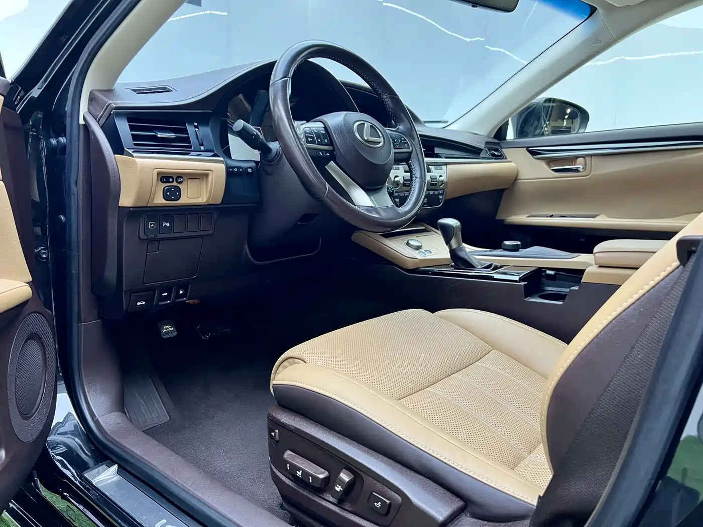 Lexus ES 2015 200 Elite Edition фото 11