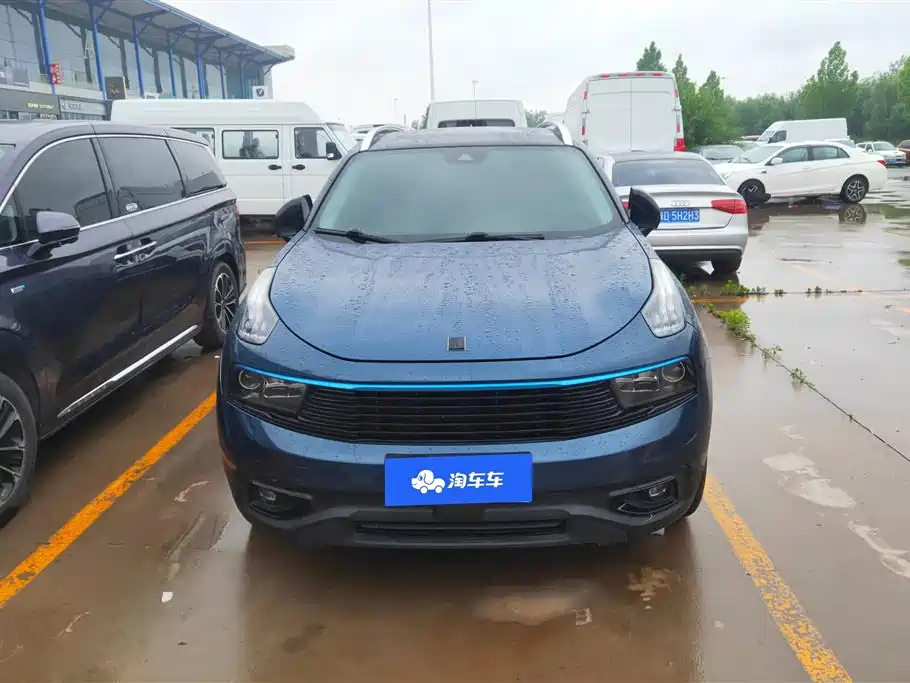 Lynk & Co 01 2017 2.0T 2WD Pro Shine Edition фото 2