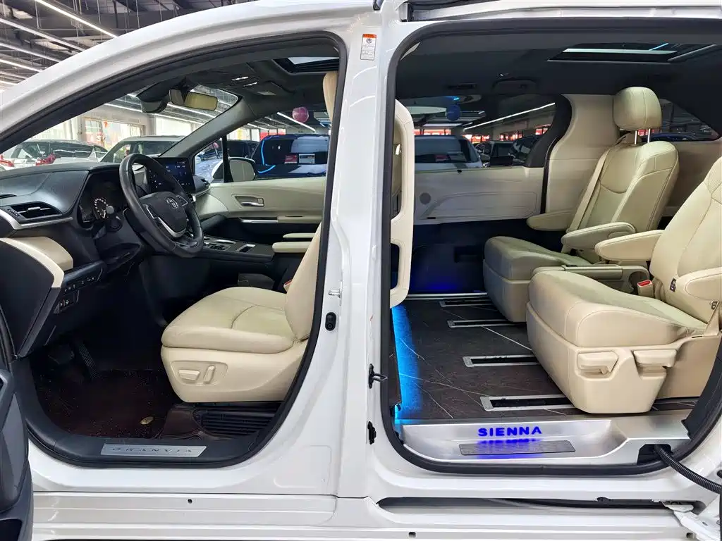Toyota Granvia 2023 2.5L Hybrid Prestige PLUS Edition фото 15