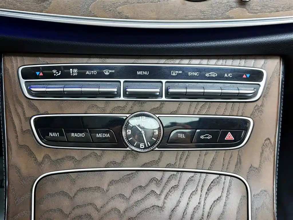 Mercedes-Benz E-Class 2018 E 300 L Fashion фото 14