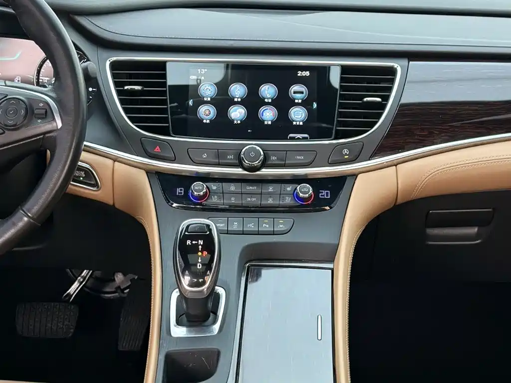 Buick LaCrosse 2018 Model 20T Luxury Edition фото 17