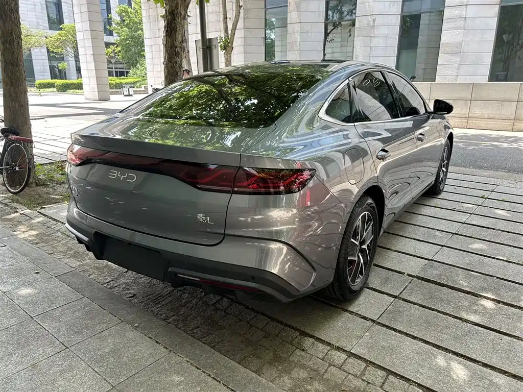 BYD Qin L 2024 DM-i 120KM Leading фото 3