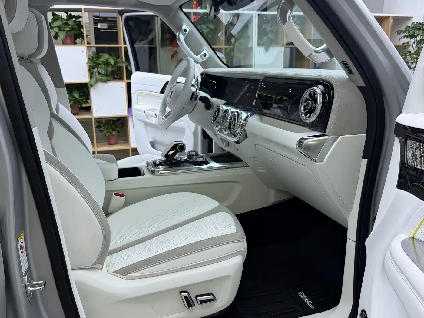 TANK CO CREATION TANK 300