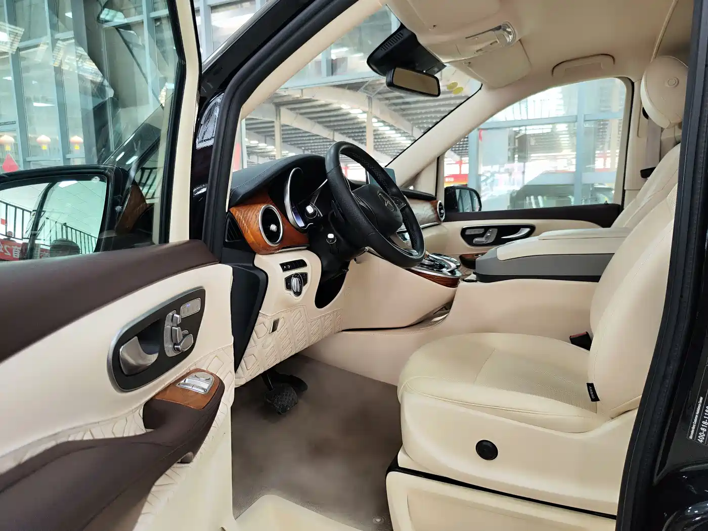 Mercedes-Benz V-Class 2018 V 260 L Premium Long Wheelbase Edition China VI фото 4