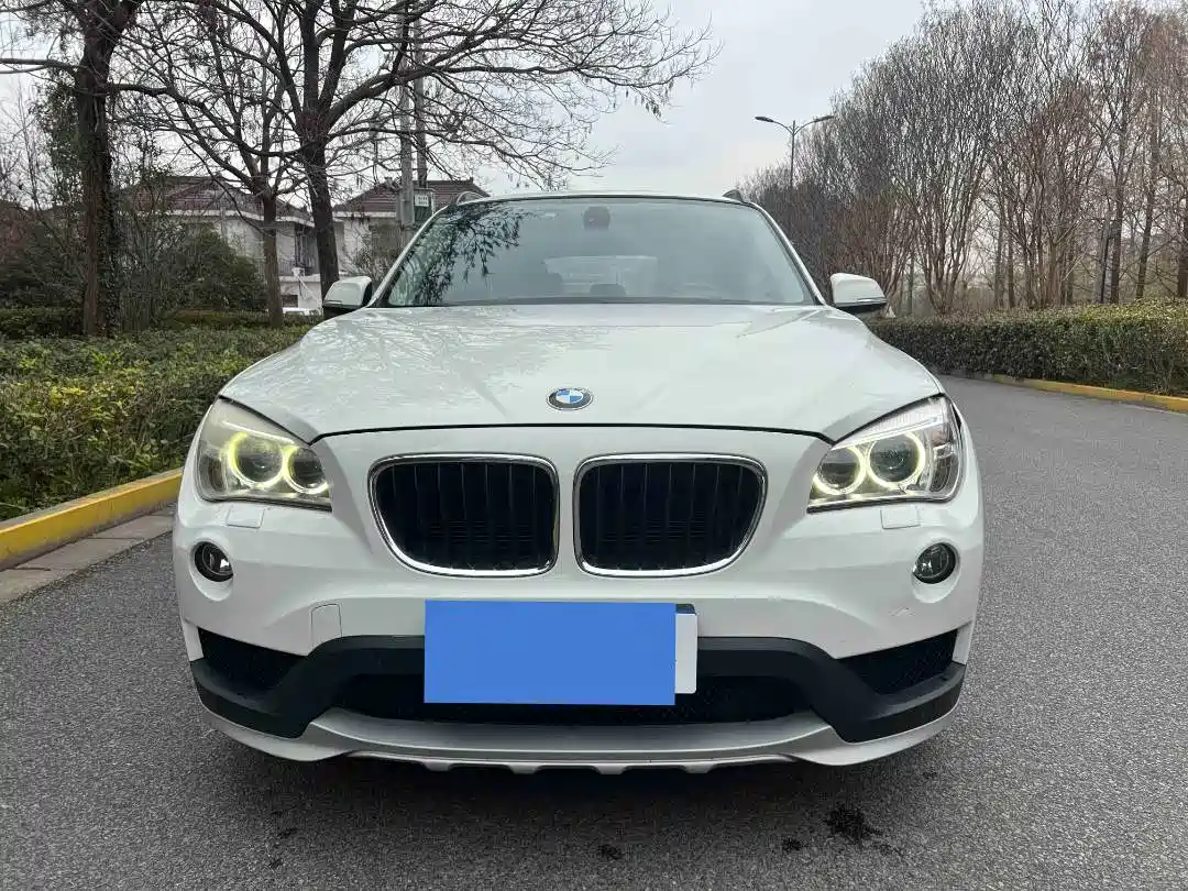 BMW X1 2014 sDrive18i Leading Edition фото 2