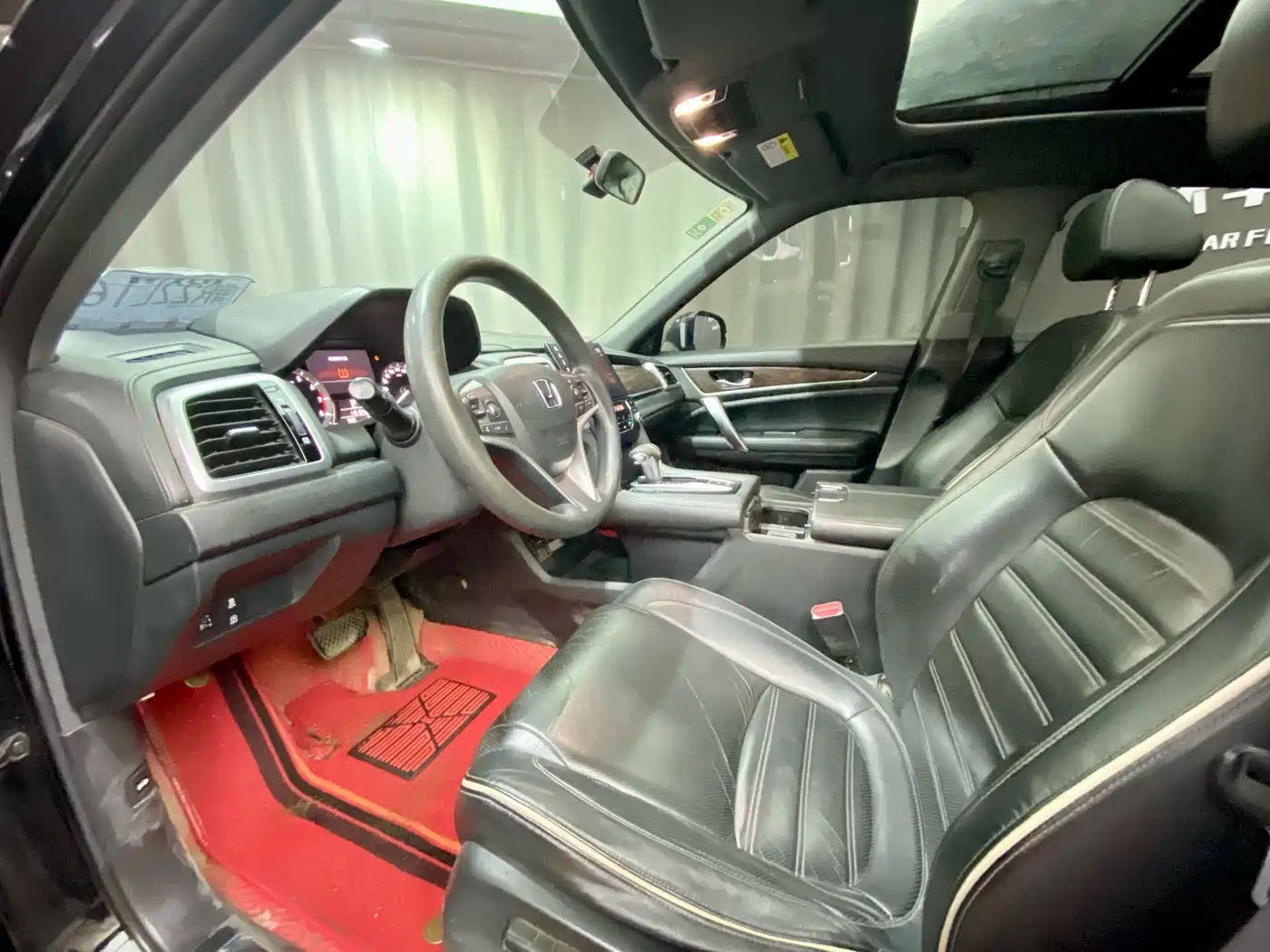 Photo 9 - Honda UR-V