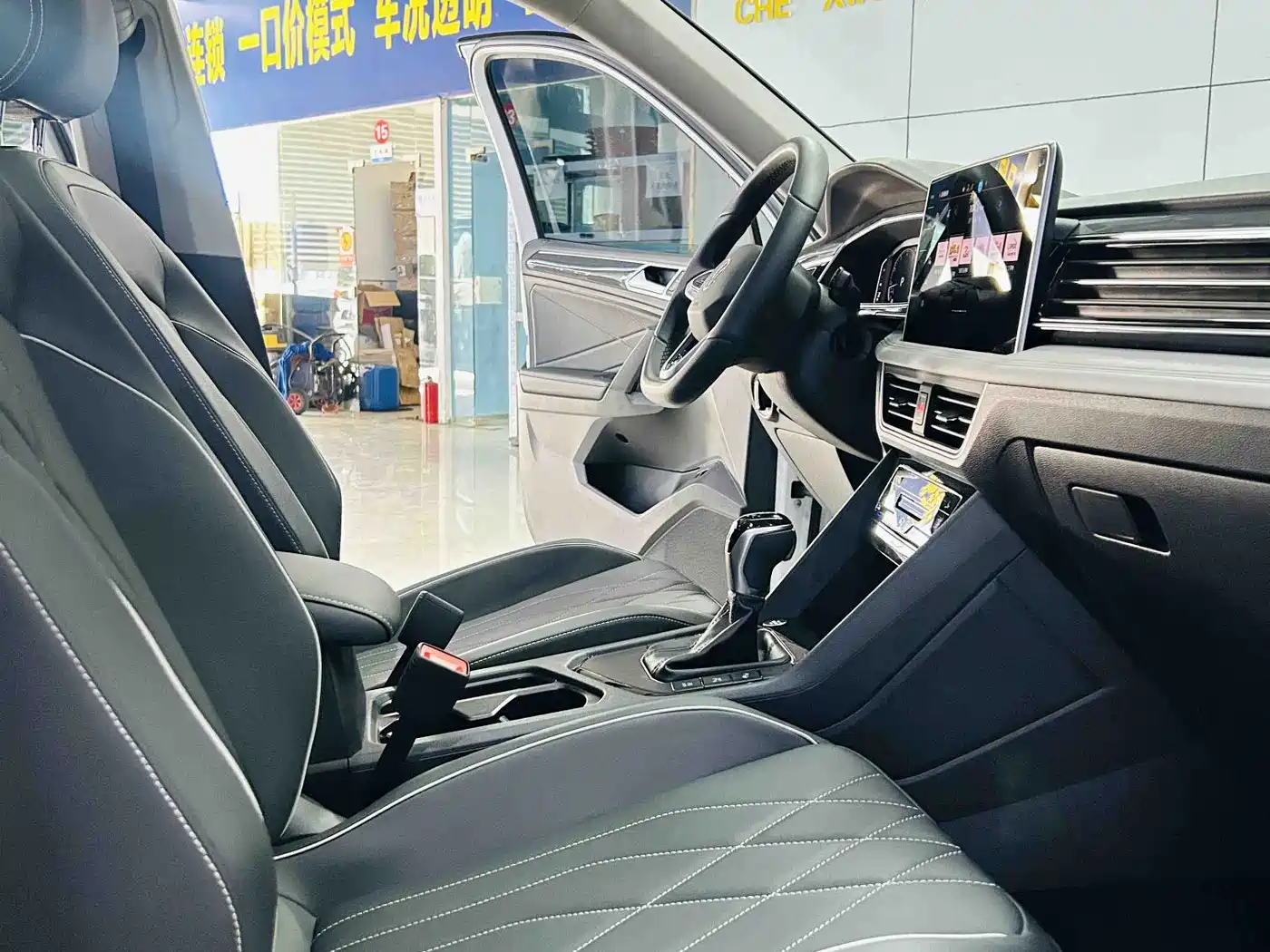 Volkswagen Tiguan L 2024 Outstanding 330TSI Auto 2WD R-Line Dragon Glory Edition фото 6