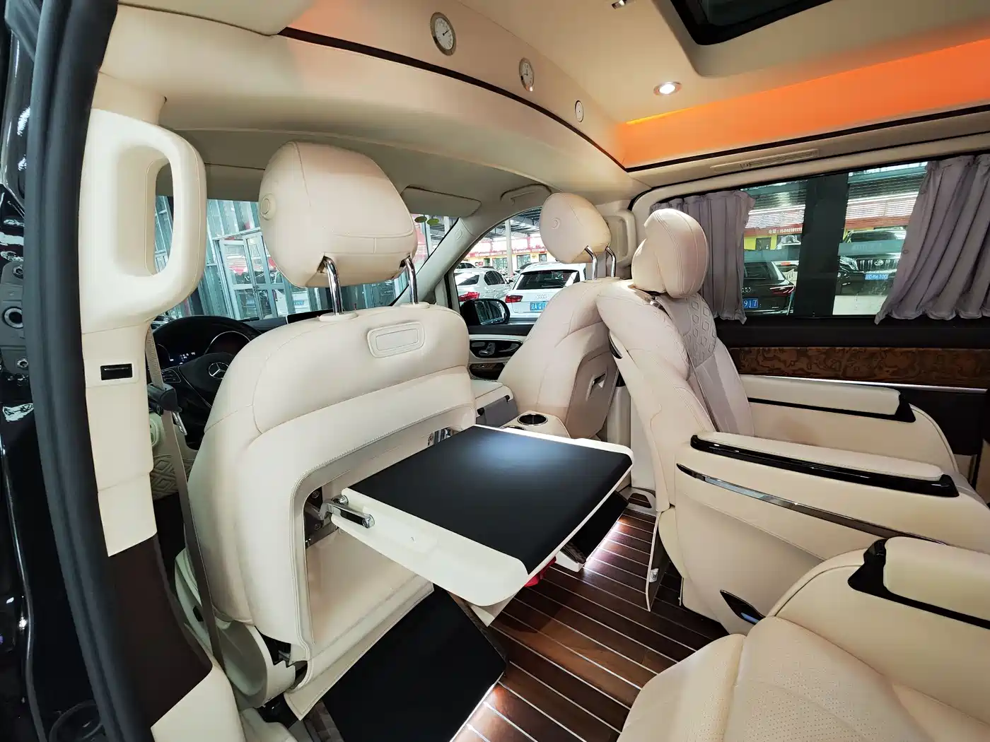 Mercedes-Benz V-Class 2018 V 260 L Premium Long Wheelbase Edition China VI фото 27