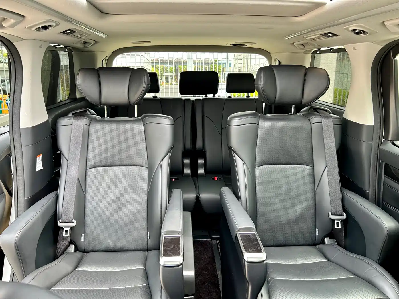 Toyota Vellfire 2021 Crown Hybrid 2.5L HV Luxury Edition фото 14