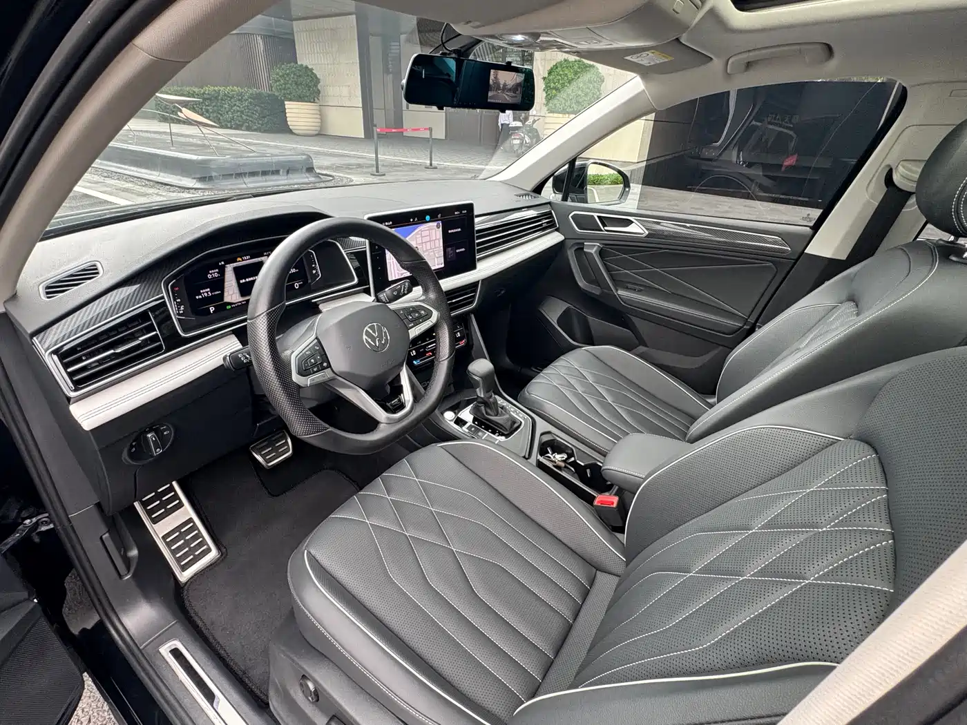 Volkswagen Tiguan L 2024 330TSI Automatic 2WD R-Line Premium Enjoyment Edition фото 10