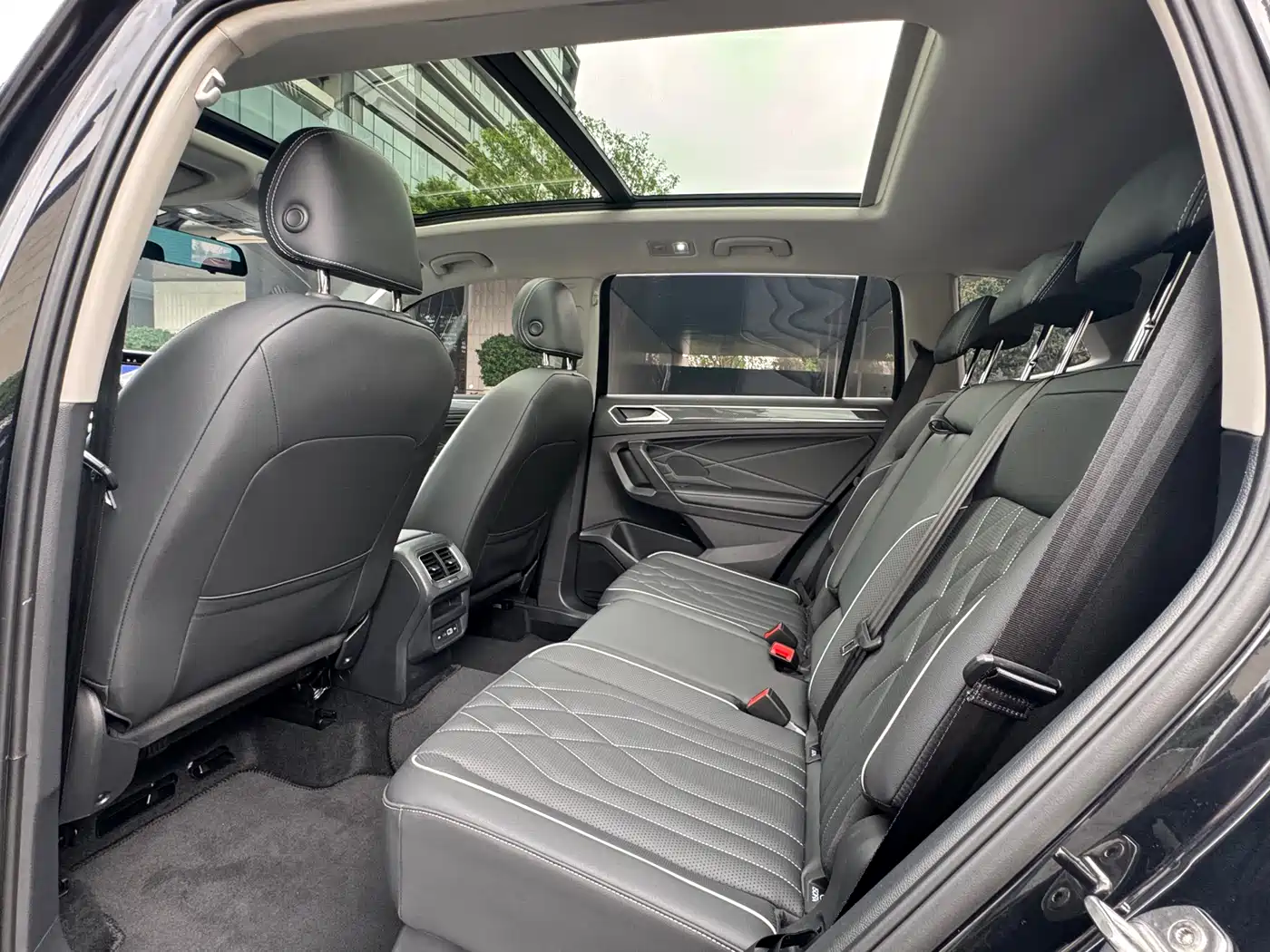Volkswagen Tiguan L 2024 330TSI Automatic 2WD R-Line Premium Enjoyment Edition фото 11