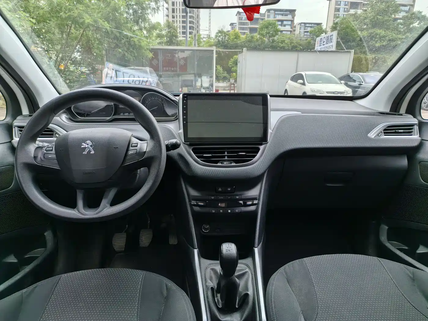 Peugeot 2008 2014 1.6L Manual Fashion Edition фото 8