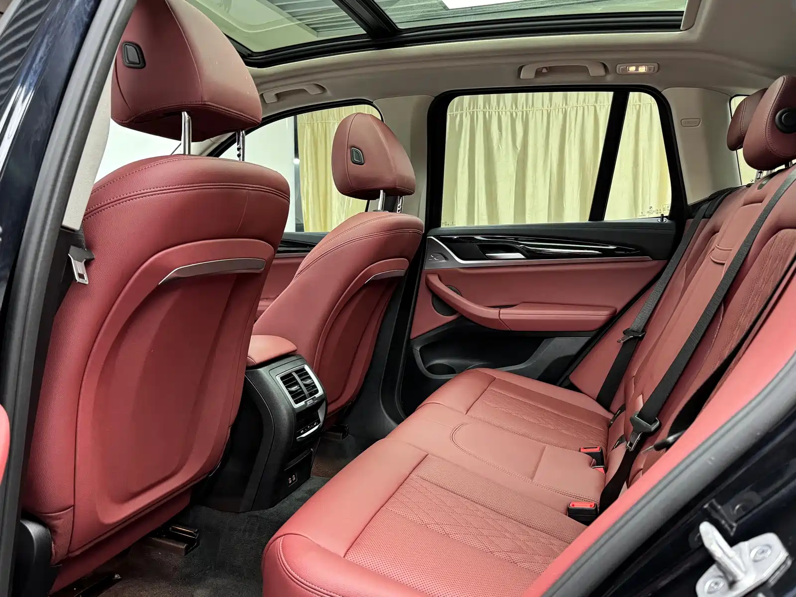 Фото 8 - BMW iX3