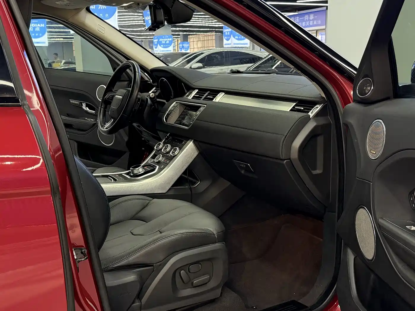 Land Rover Range Rover Evoque 2015 2.0T 5-Door Intelligent Edition фото 10