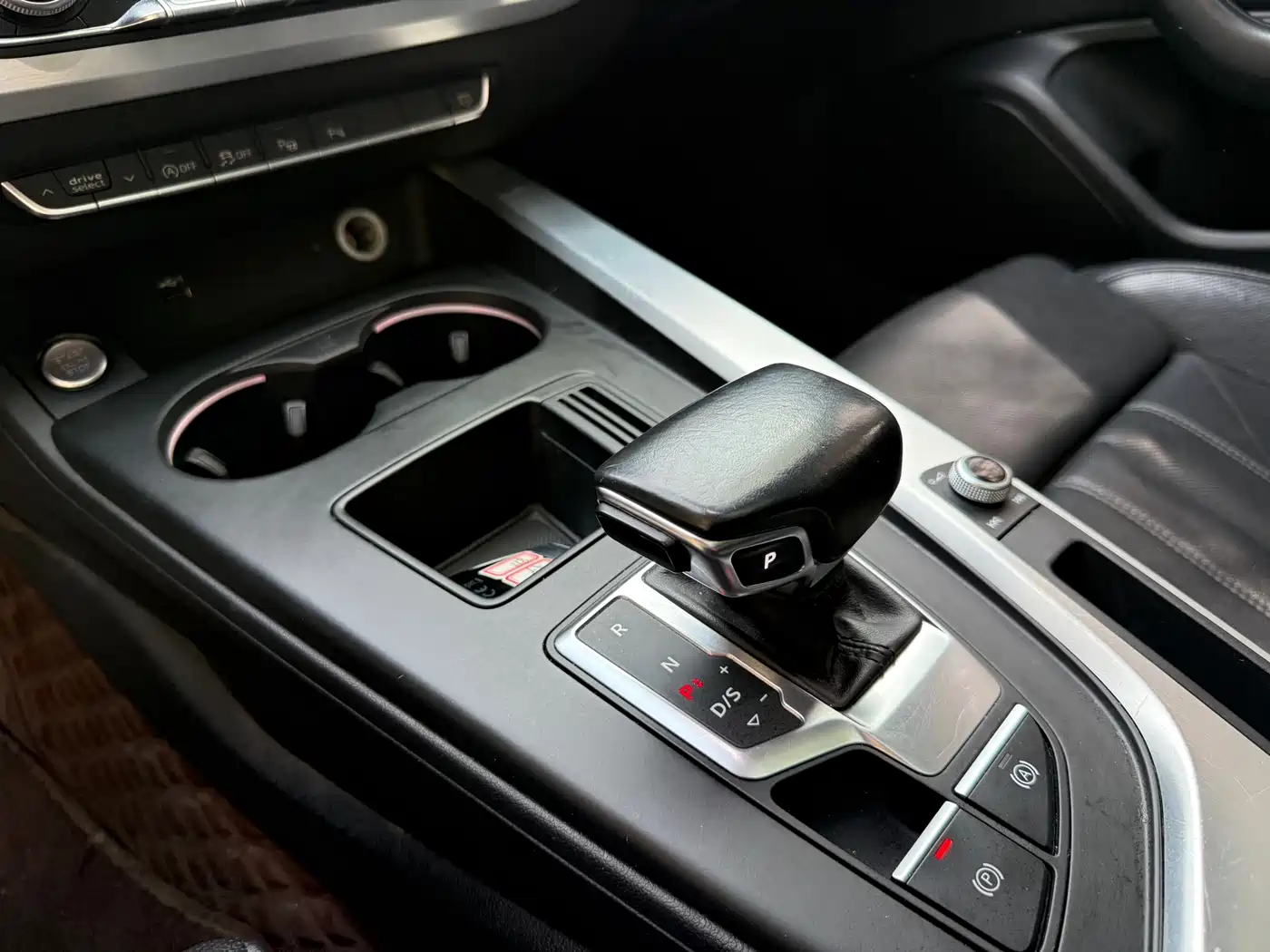 Audi A4L 2020 40 TFSI quattro Luxury Dynamic фото 10