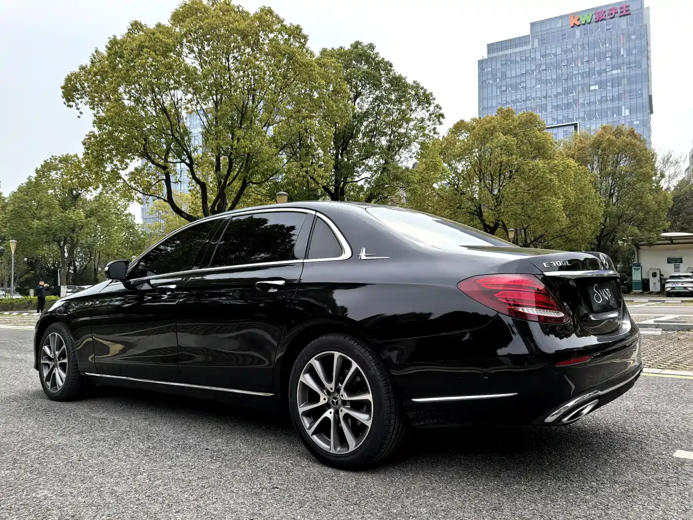 Mercedes-Benz E-Class 2019 E 200 L 4MATIC фото 14