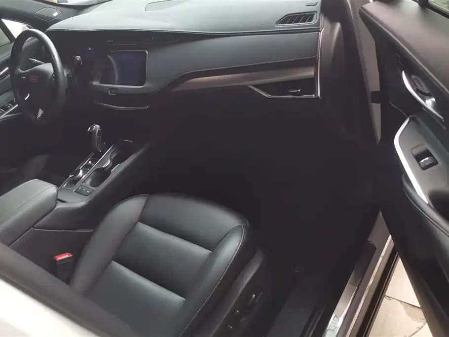 Cadillac XT4 2018 28T FWD Leading Edition фото 8