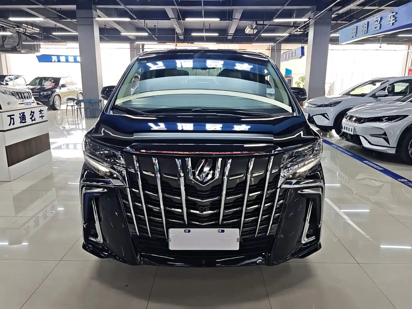 Toyota Alphard 2015 3.5L Luxury Edition фото 2