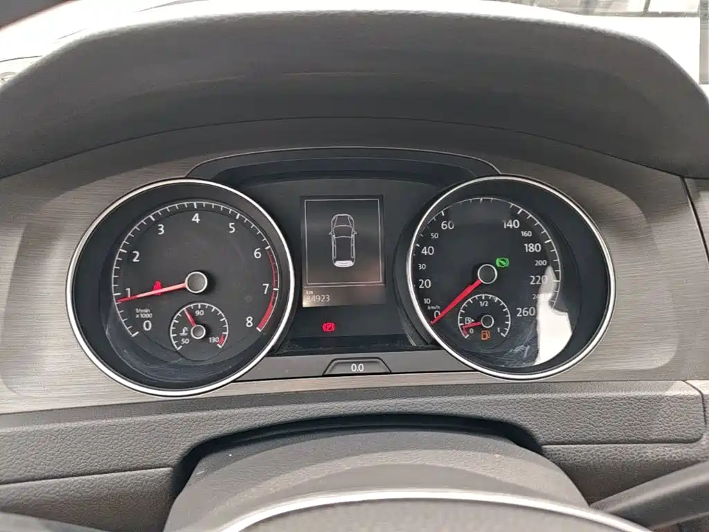 Фото 4 - Volkswagen Golf
