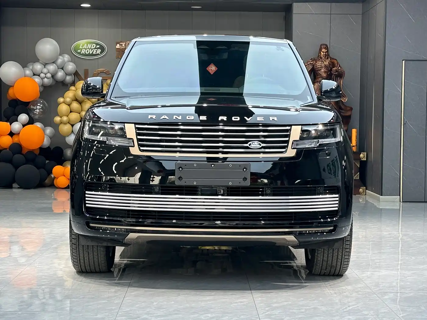 Land Rover Range Rover 2025 3.0 L6 400PS Flourishing Era Extended Wheelbase фото 2