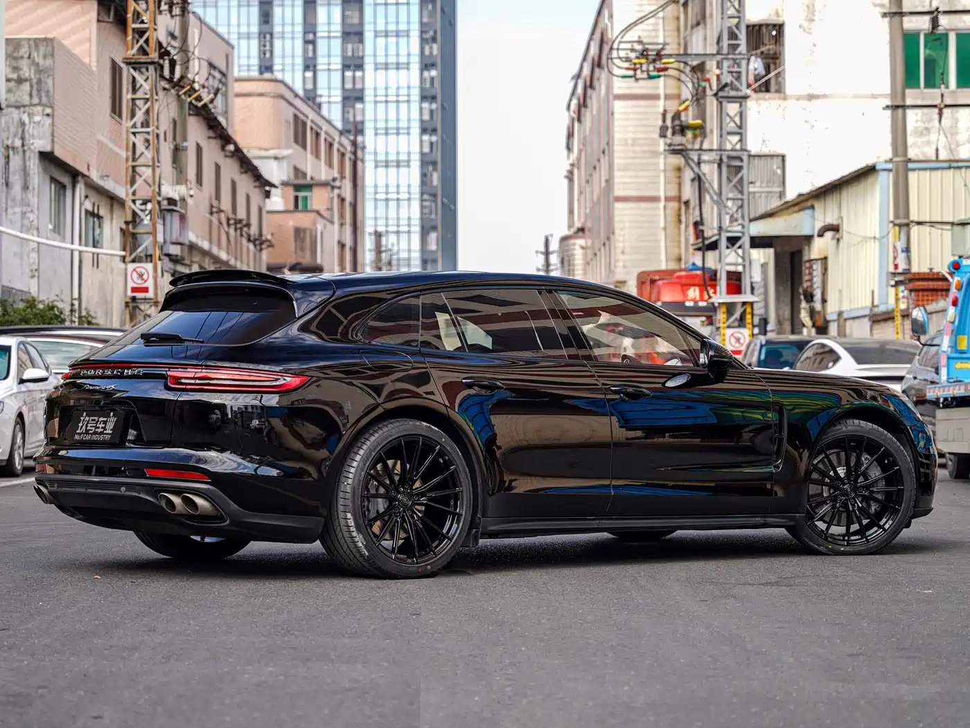 Porsche Panamera 2017 Panamera 4S Sport Turismo 2.9T фото 3