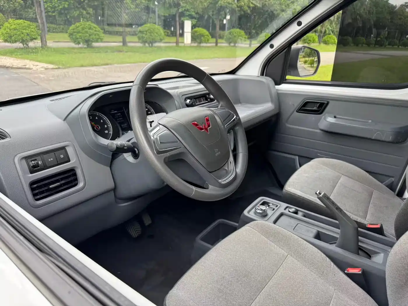 Wuling Motors Wuling Yangguang 2024 2024 300KM Comfort Bus Version 75kW