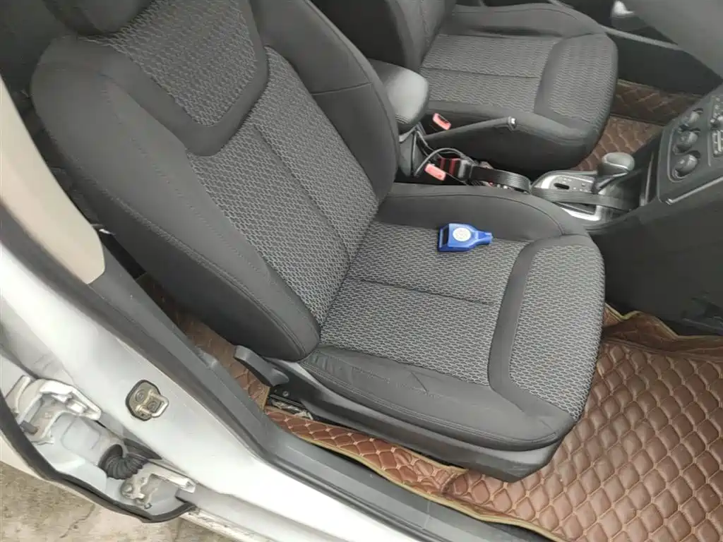 Peugeot 308 2014 Model Joy Edition Classic 1.6L Automatic Superior Style фото 25