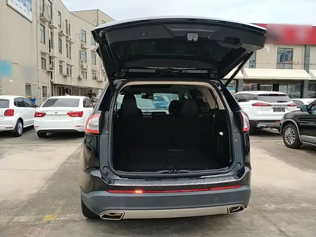 Фото 19 - Ford Edge