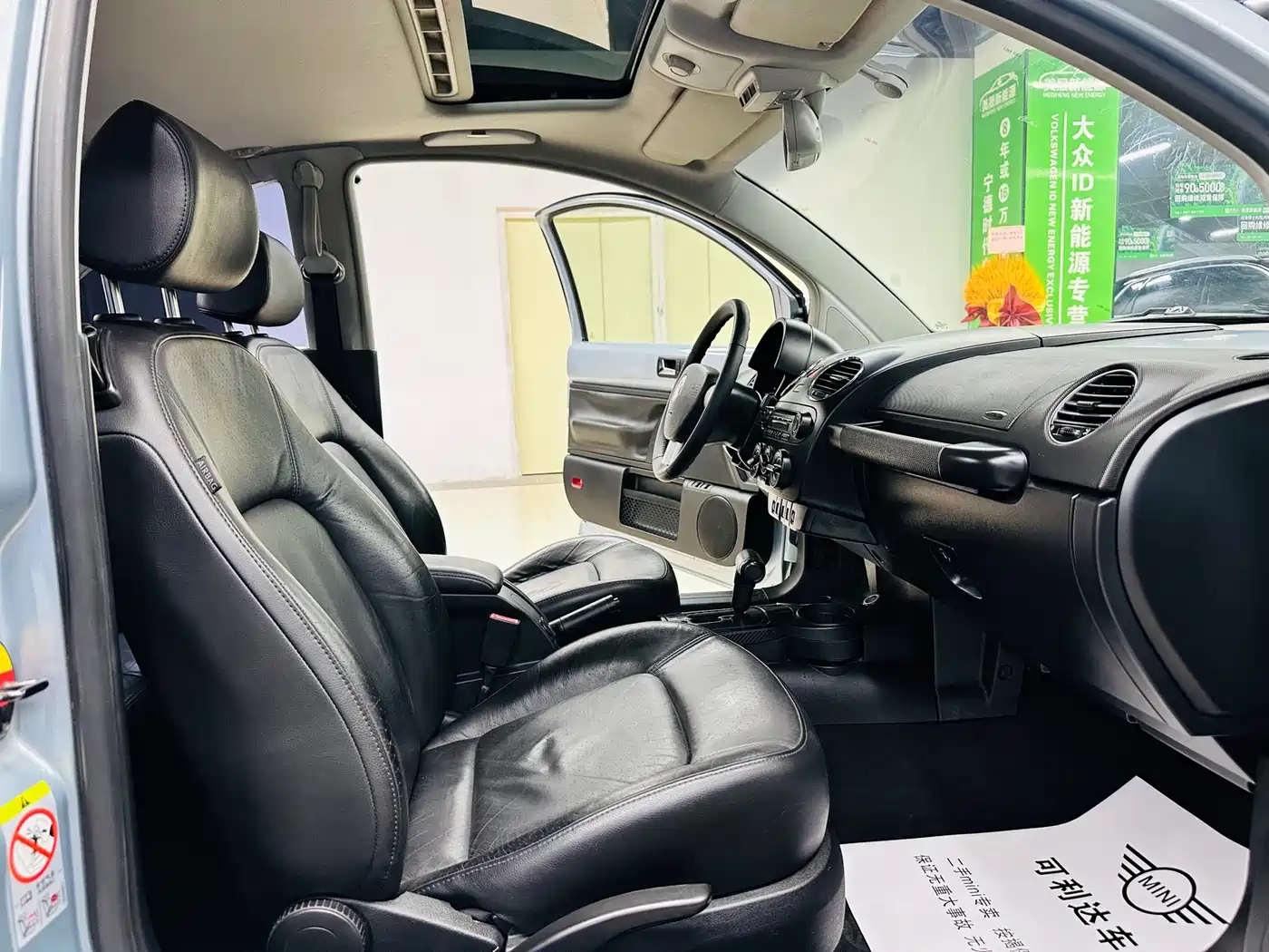 Volkswagen Beetle 2010 1.8T BlackOrange Luxury Edition фото 20