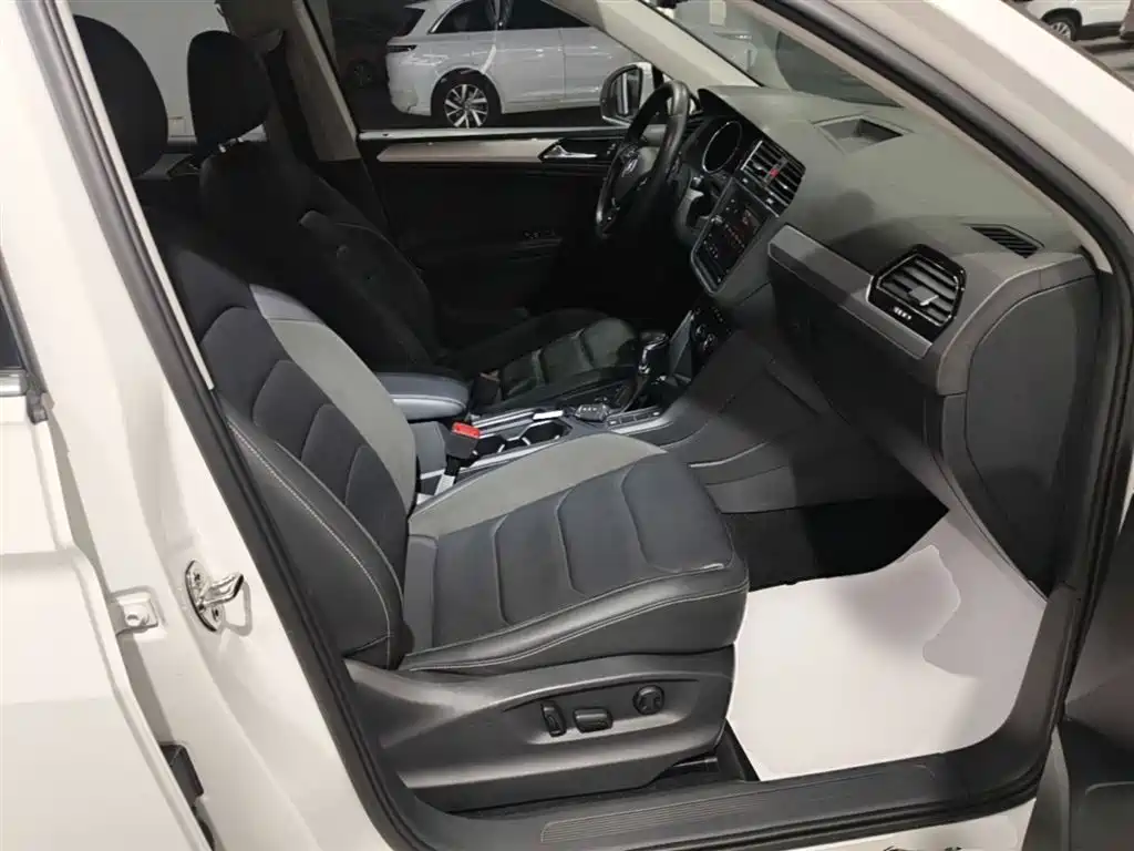 Volkswagen Tiguan L 2018 280TSI Automatic 2WD Comfort фото 25