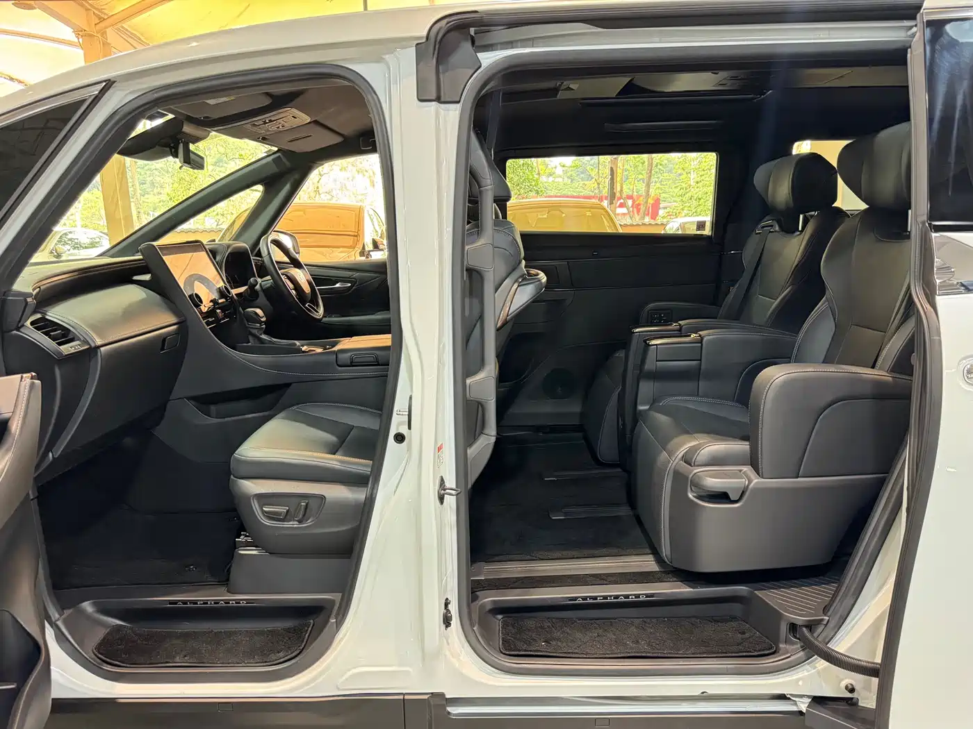 Toyota Alphard 2024 Hybrid 2.5L Prestige Edition фото 11