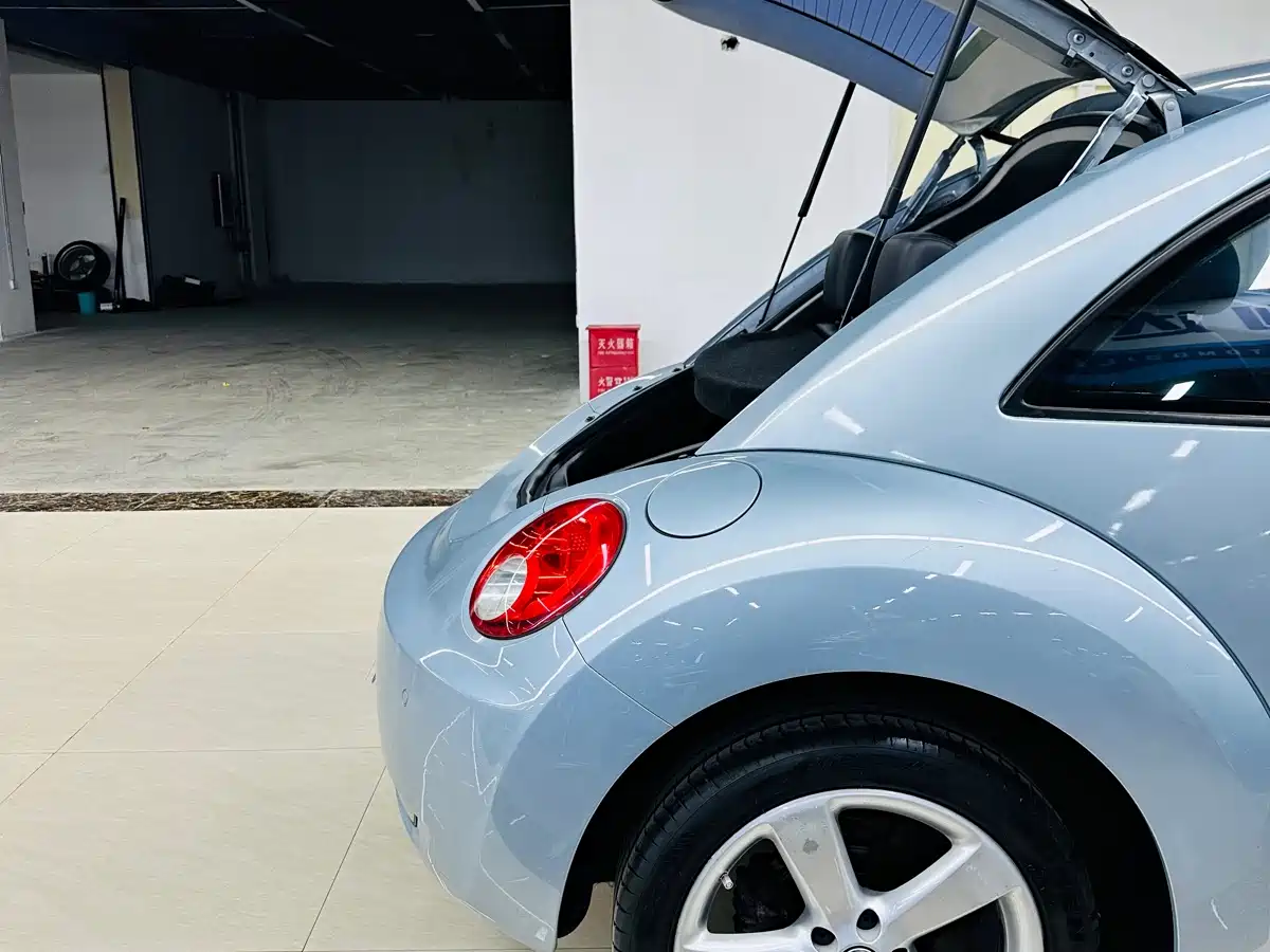 Volkswagen Beetle 2010 1.8T BlackOrange Luxury Edition фото 36
