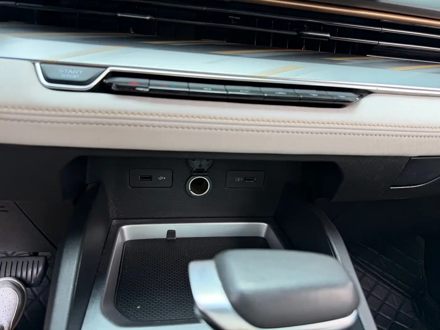 Geely Emgrand L 2022 2022 1.4T CVT Prestige Type