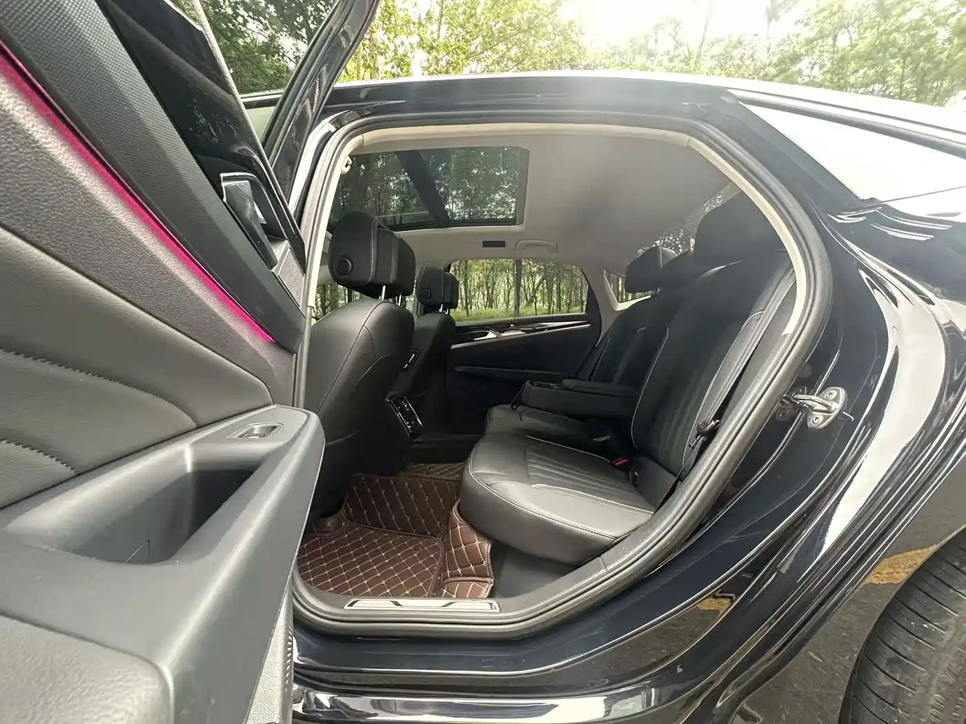 Volkswagen Passat 2024 380TSI Starlight Luxury Edition фото 6