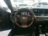 Фото 11 - Lexus ES