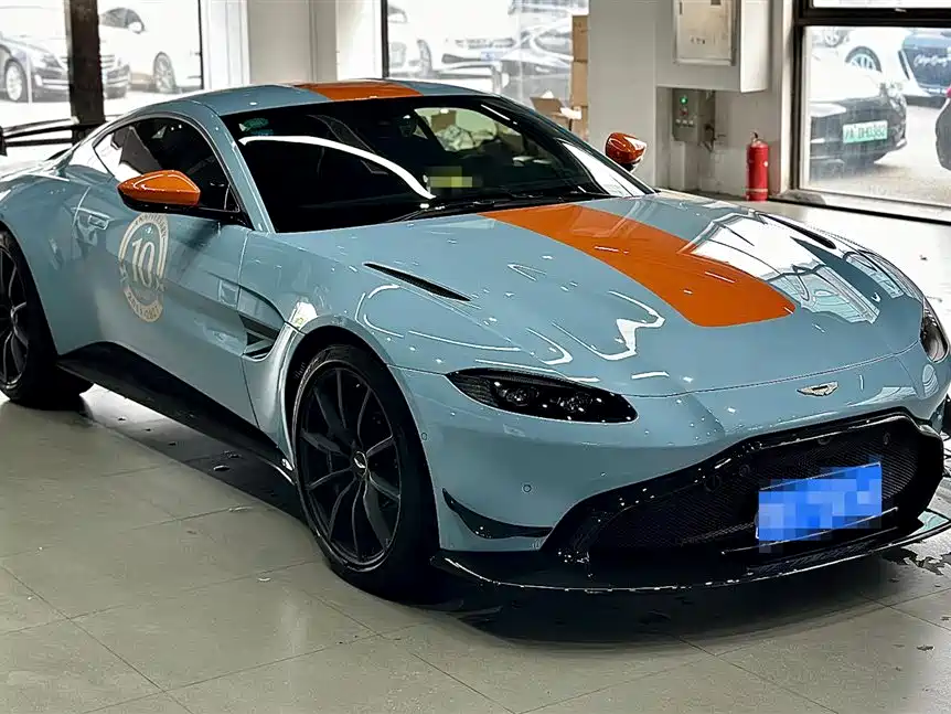 ASTON MARTIN V8 VANTAGE