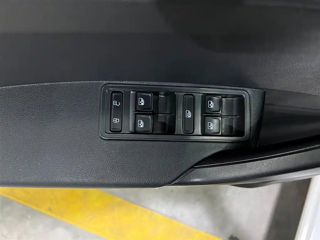 VOLKSWAGEN SANTANA