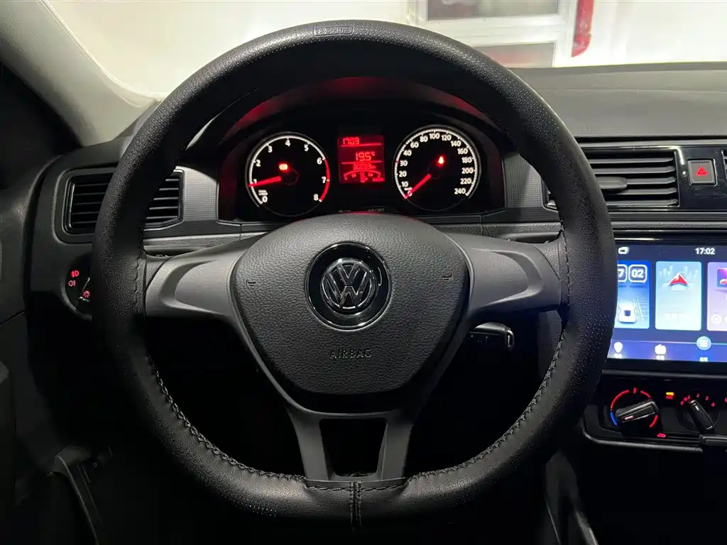 VOLKSWAGEN SANTANA