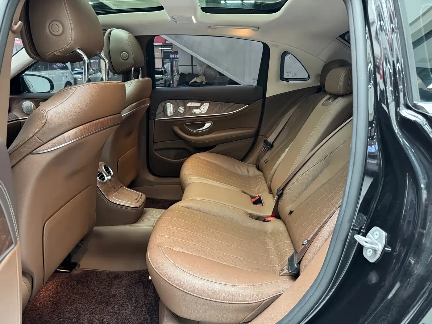 Mercedes-Benz E-Class 2022 Second Facelift E 300 L Luxury фото 8