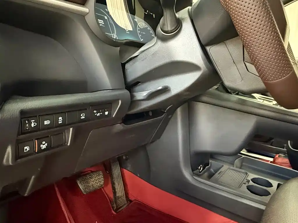 Toyota Granvia 2024 2.5L Hybrid Premium PLUS 4WD Edition фото 14